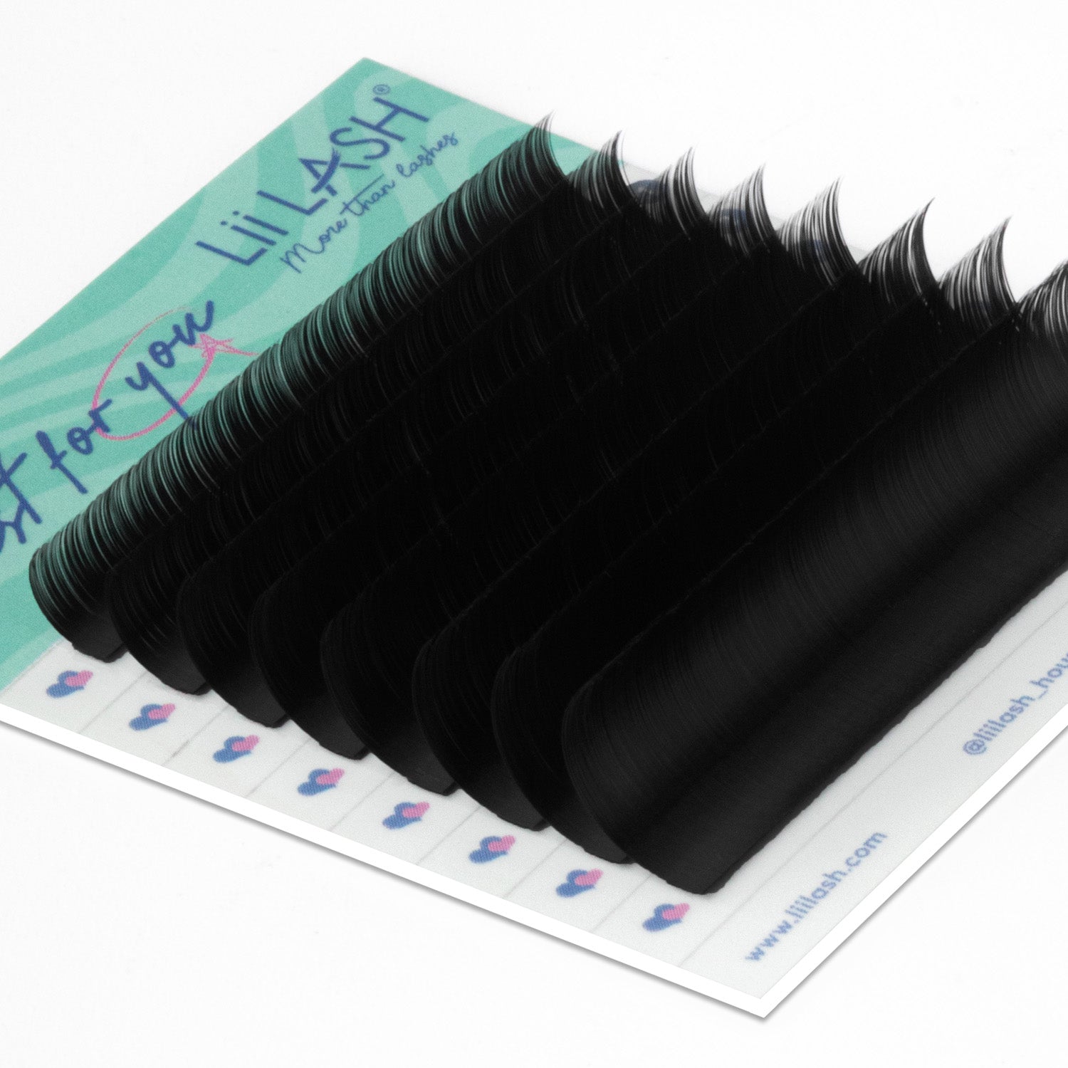 Premium-Silk-lashes-mini-sample-close-up